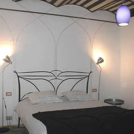 Antico-borgo-le-torricelle-grosses-haus